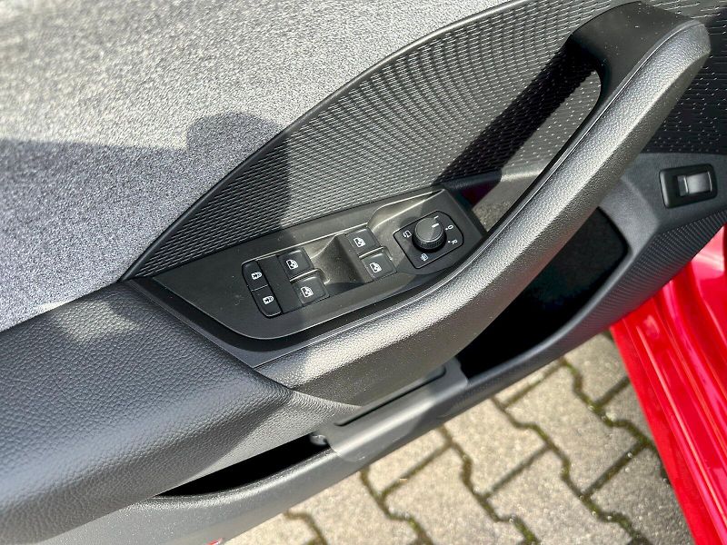 Škoda Octavia (2024) 1.5 TSI 110kW MHEV Top Selecti - fotka 8 z 23