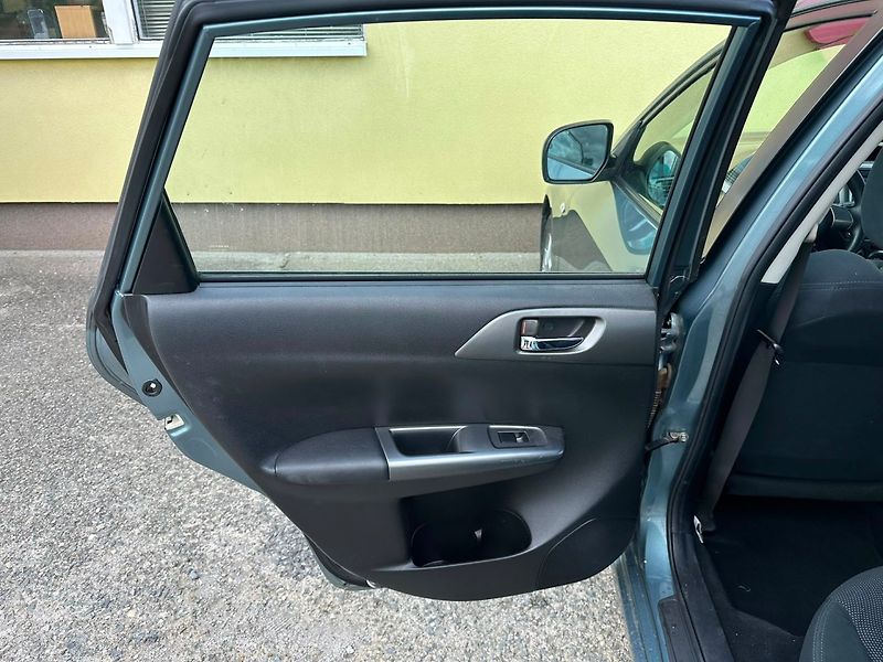 Subaru Impreza 1.5i 79kW/2xPNEU/ESP - fotka 12 z 23