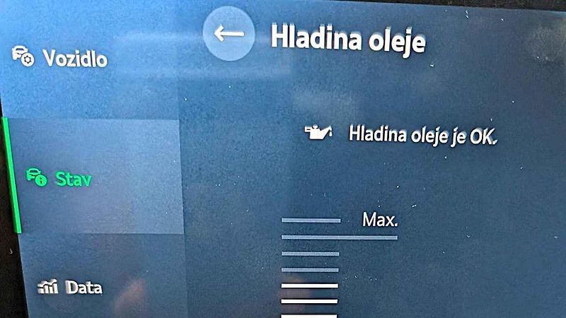 Takto se dá výška hladiny oleje v motoru zobrazit na displeji.