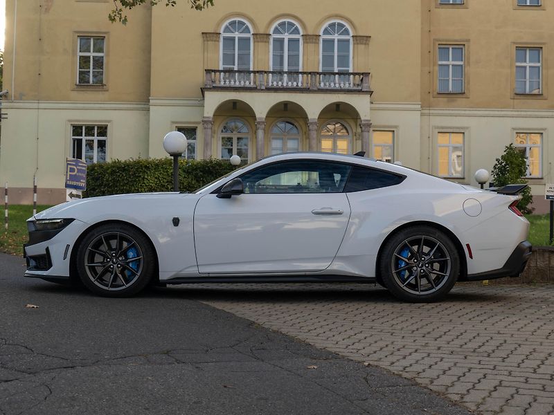 Ford Mustang Dark Horse 334kW Aut MagneRide - fotka 4 z 48
