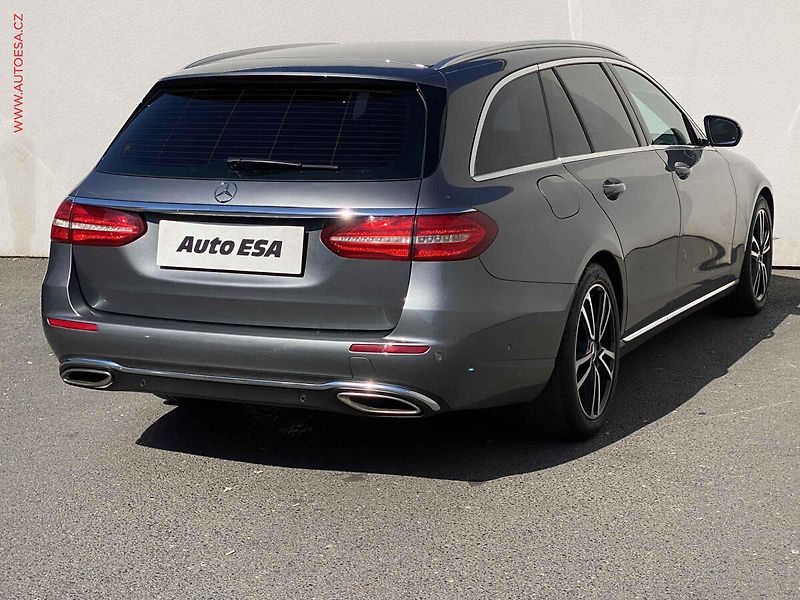 Mercedes-Benz Třídy E (2017) 2.0 CGi E200, Avantgarde, AT - fotka 4 z 20