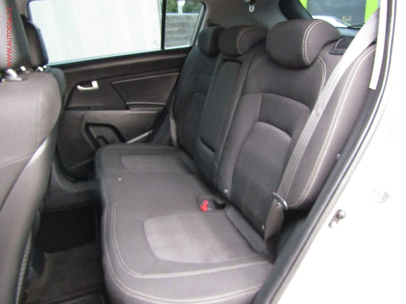 Kia Sportage (2011) 1.7CRDi, 2.maj,ČR, AC, tažné - fotka 10 z 18