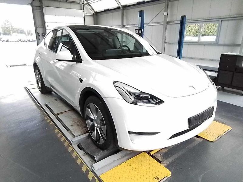 Tesla Model Y RWD 220kw 94 % - fotografie inzerátu