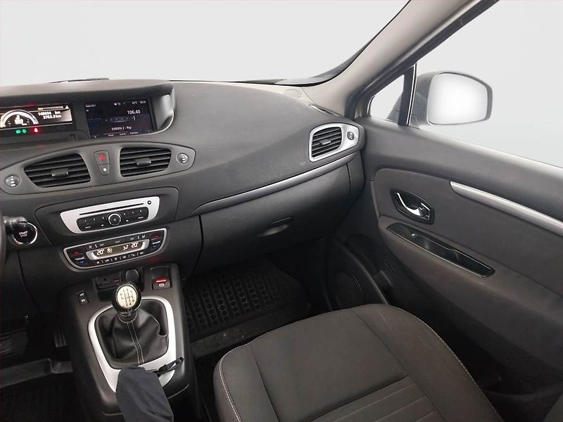 Renault Grand Scénic (2016) Limited 1.2 TCe, Navi - fotka 8 z 20