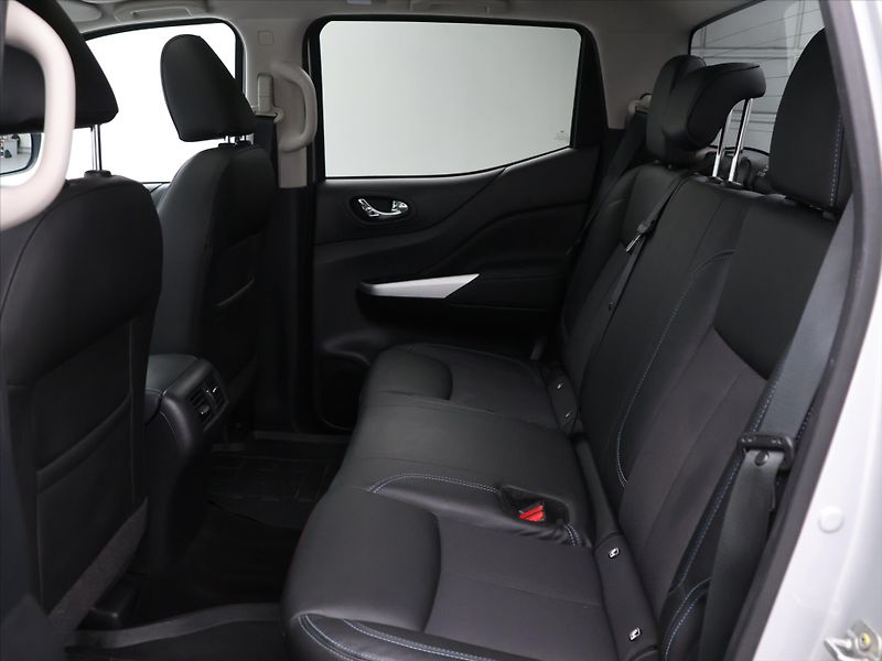 Nissan Navara 2.3 dCi 140kW Automat CZ Tekna - fotka 13 z 36
