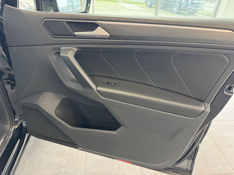 Volkswagen Tiguan (2021) 2,0TSi 4M R-LINE LED NAVI  - fotka 26 z 33