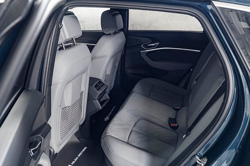 Audi e-tron 55 300kW Pano ACC 360 Tažné - fotka 15 z 42
