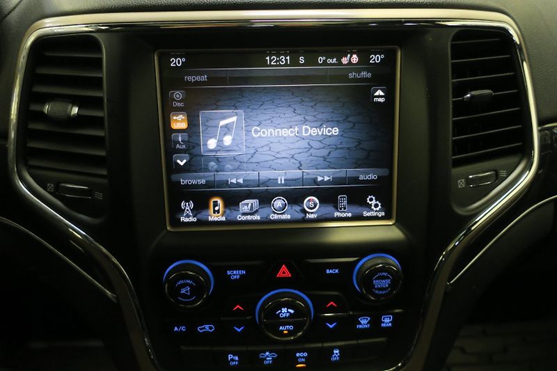 Jeep Grand Cherokee (2016) 3.0TD V6 140 kW ČR VZDUCH - fotka 32 z 50
