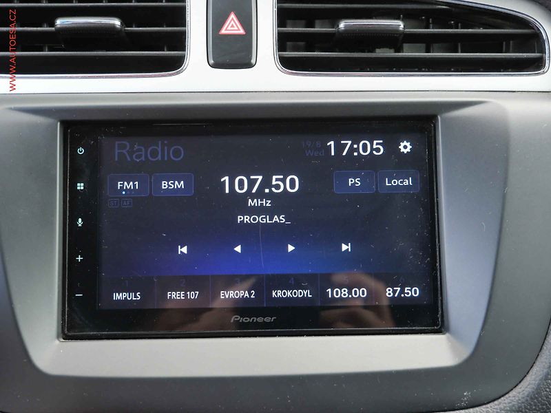 Kia Ceed (2014) 1.6 GDi, ČR, AC, tempo, park - fotka 15 z 18