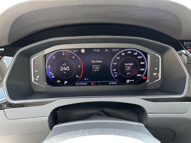 Volkswagen Passat Variant 2.0 TDI DSG R-Line 4Motion - fotka 13 z 34