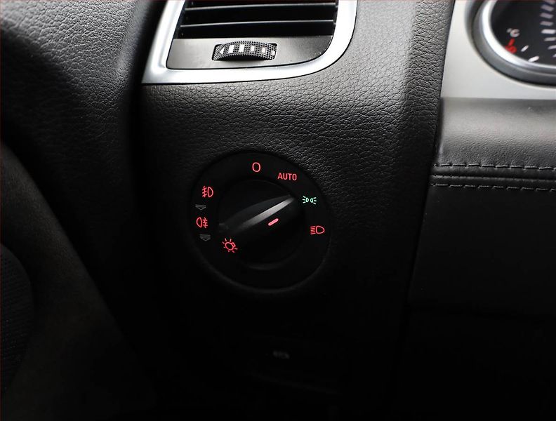 Audi Q7 (2009) S-Line 4.2 FSI , 4X4, Automat - fotka 14 z 17