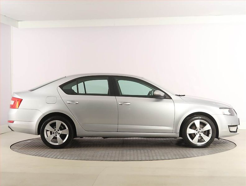 Škoda Octavia (2013) Elegance 1.6 TDI, Tempomat - fotka 6 z 21