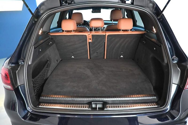 Mercedes-Benz GLC (2021) 2.0 4Matic 9G-TRONIC AMG Line - fotka 8 z 39
