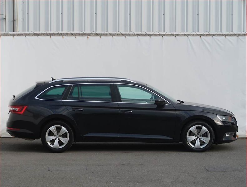 Škoda Superb (2018) Ambition 1.5 TSI, Automat - fotka 6 z 23