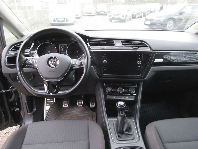 Volkswagen Touran 1,2TSI-81KW-NOVÁ STK+OLEJ - fotka 18 z 31
