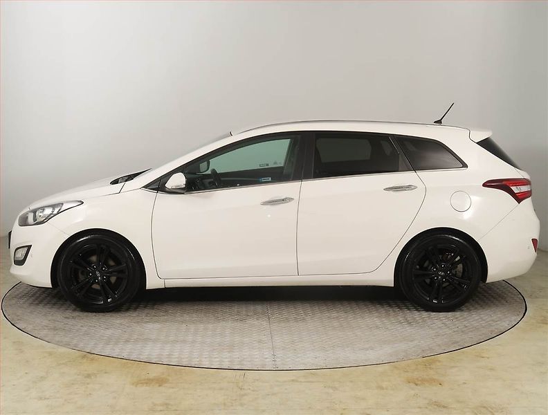 Hyundai i30 (2014) 1.6 CRDi, nová STK - fotka 3 z 17