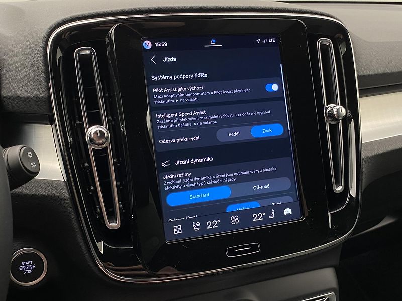 Volvo XC40 (2026) B4 AUT DARK PLUS - fotka 46 z 61