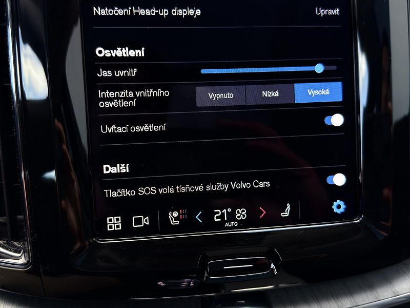 Volvo XC60 T8 AWD RECH.*ULTRA DARK + kola - fotka 43 z 51
