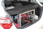 V kufru auta je server, který je nezbytnou součástí celé technologie.