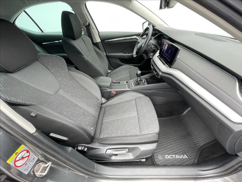 Škoda Octavia 2,0 TDI Style LED - fotka 18 z 23
