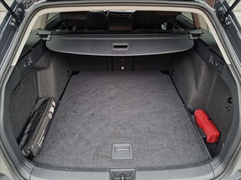 Volkswagen Golf 2.0TDI 110kW DSG Style, 1.Maj - fotka 16 z 50