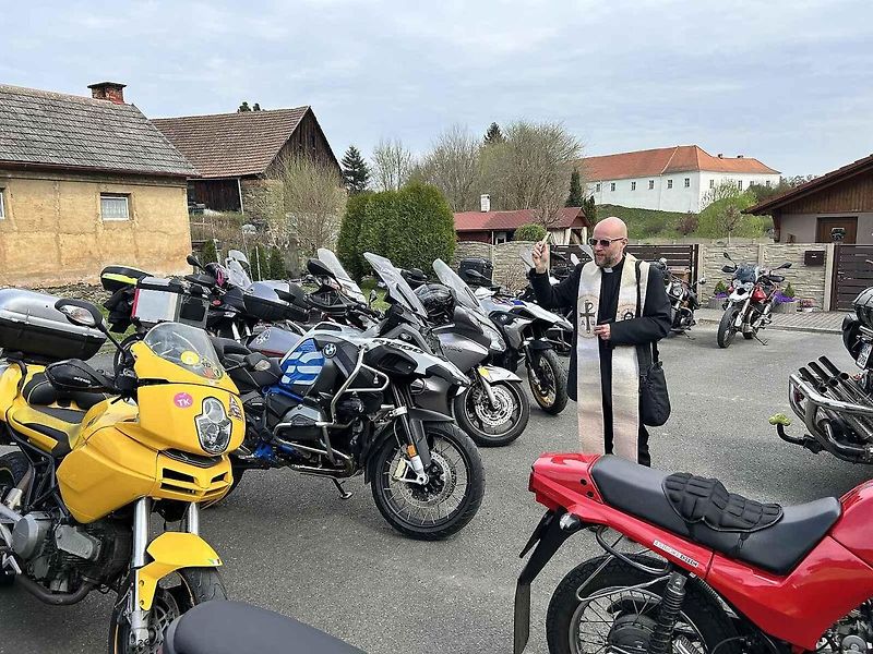 Žehnání motorek v Puclicích.