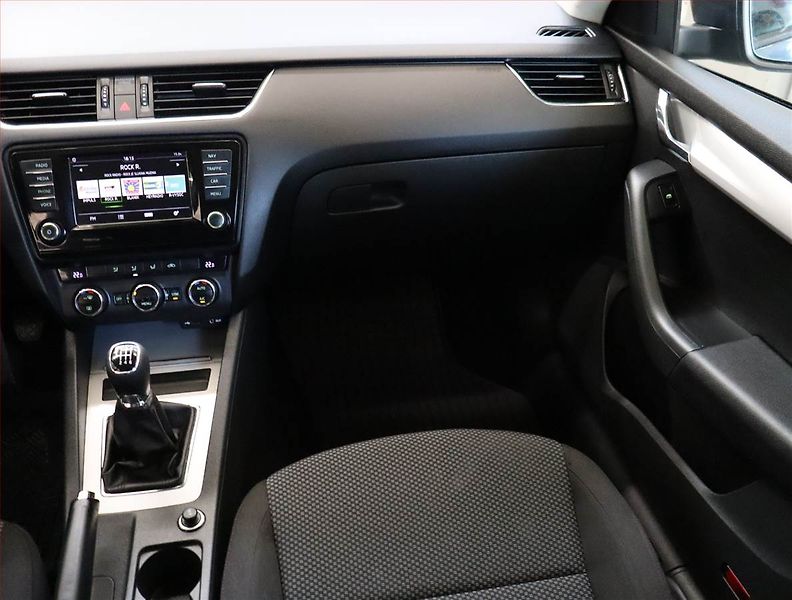 Škoda Octavia (2015) Ambition Plus 1.6 TDI - fotka 8 z 20