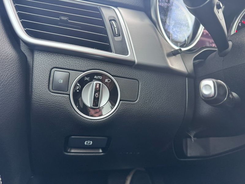 Mercedes-Benz Třídy M (2012) 350 3,0 CDI 190KW 4MATIC TAŽNÉ - fotka 33 z 50