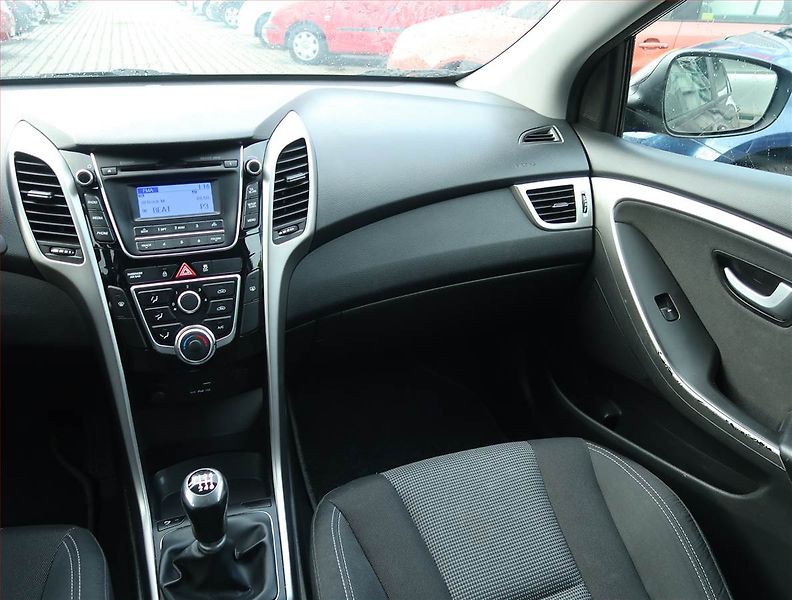 Hyundai i30 (2016) 1.6 GDI, Tempomat - fotka 8 z 15