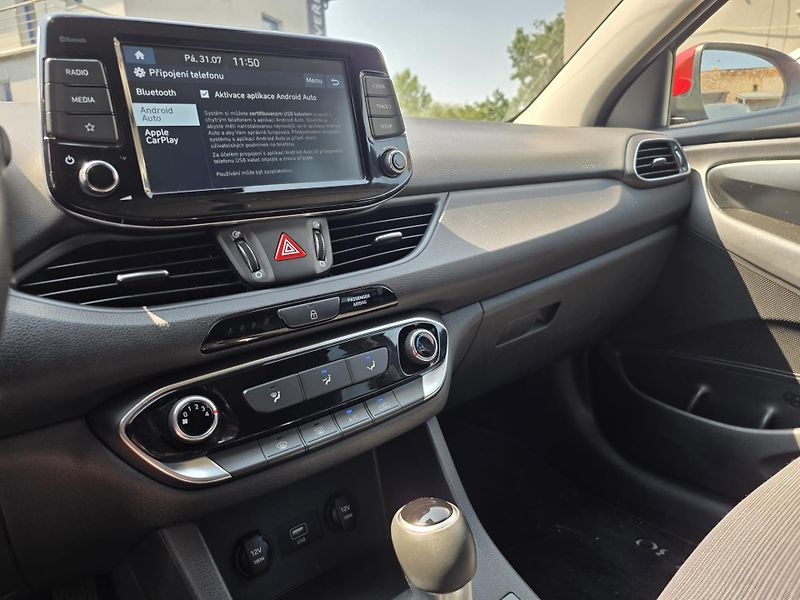 Hyundai i30 1.0-1.MAJITEL-AUTOMAT-KAMERA - fotka 14 z 20