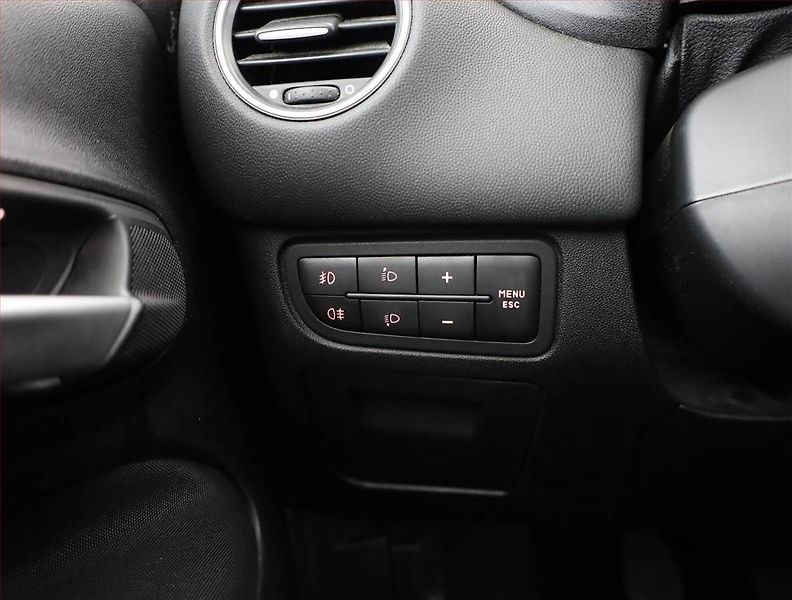 Fiat Punto (2015) 1.4 - fotka 13 z 15