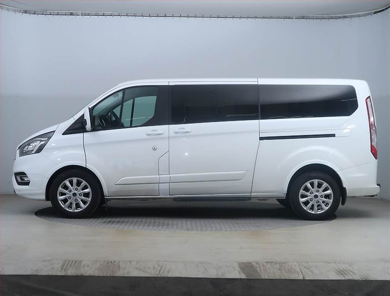 Ford Tourneo Custom (2022) Titanium 2.0 EcoBlue mHEV, ČR - fotka 3 z 15