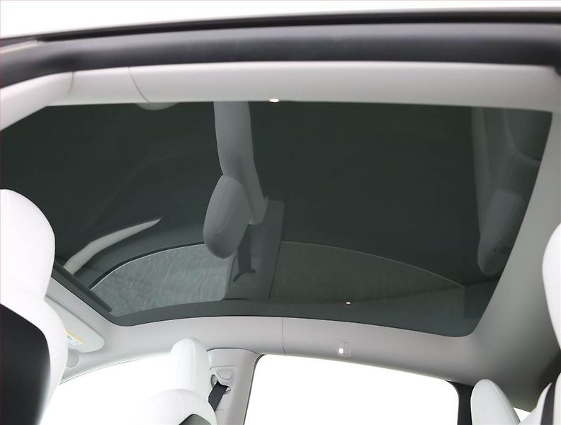 Tesla Model Y (2021) Long Range AWD 75kWh, SoH 89% - fotka 15 z 23