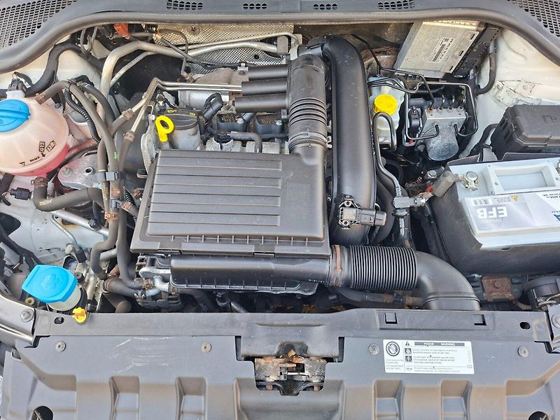Škoda Fabia (2015) 1.2TSI 66kW -1.MAJITEL - fotka 32 z 42