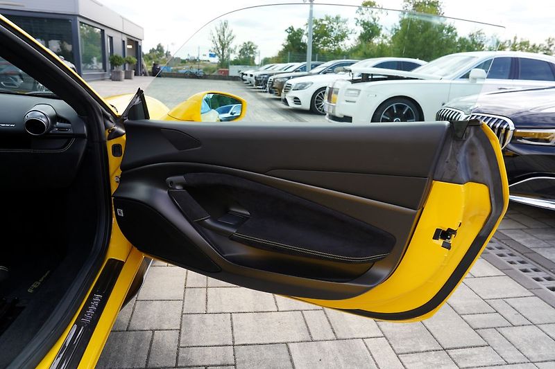 Ferrari F8 Spider/6700km/720 PS - fotka 35 z 51