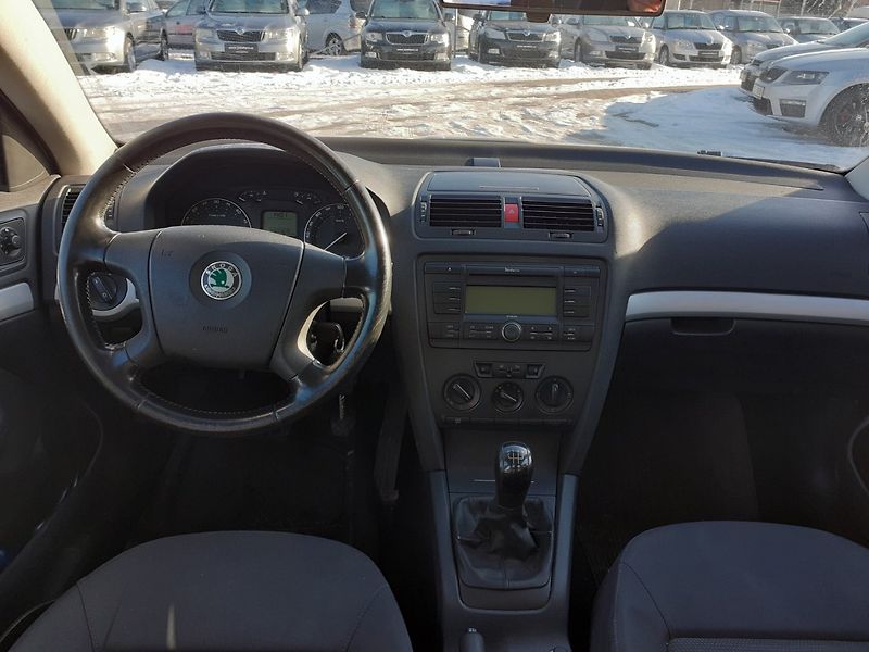Škoda Octavia (2005) KOMBI 1.9 TDi - fotka 9 z 27