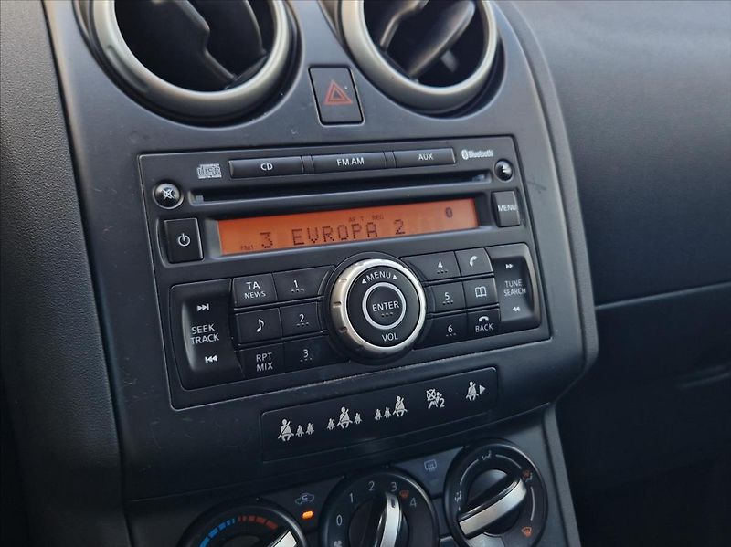 Nissan Qashqai 1,6 DCI  AUTOKLIMA +ZIM.KOLA - fotka 24 z 27