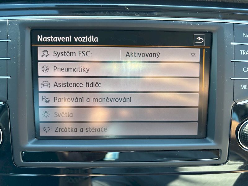 Volkswagen Golf Sportsvan (2015) Highline 1,4 TSI (92 kW) - fotka 29 z 31