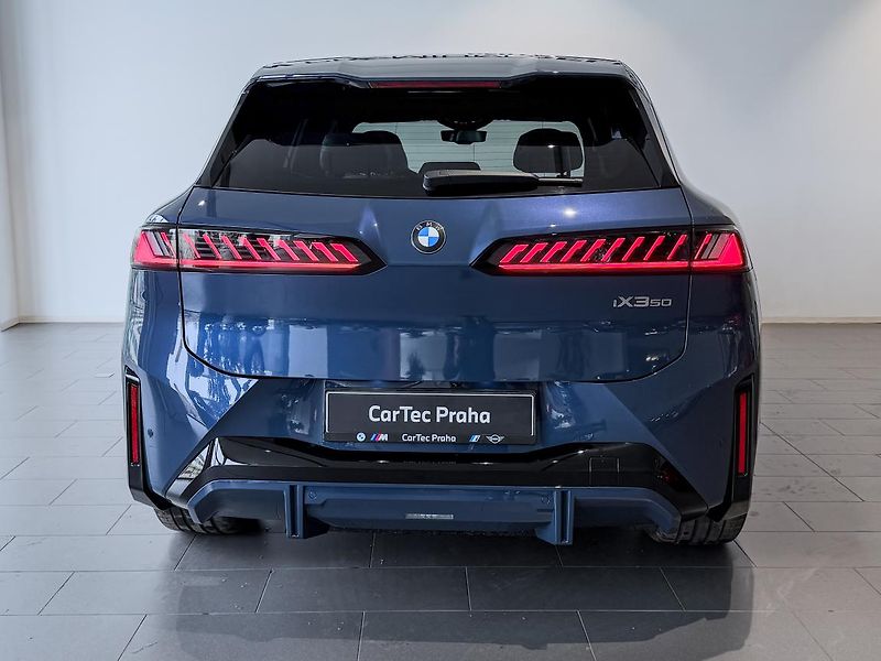 BMW iX3 50 xDrive - fotka 5 z 8