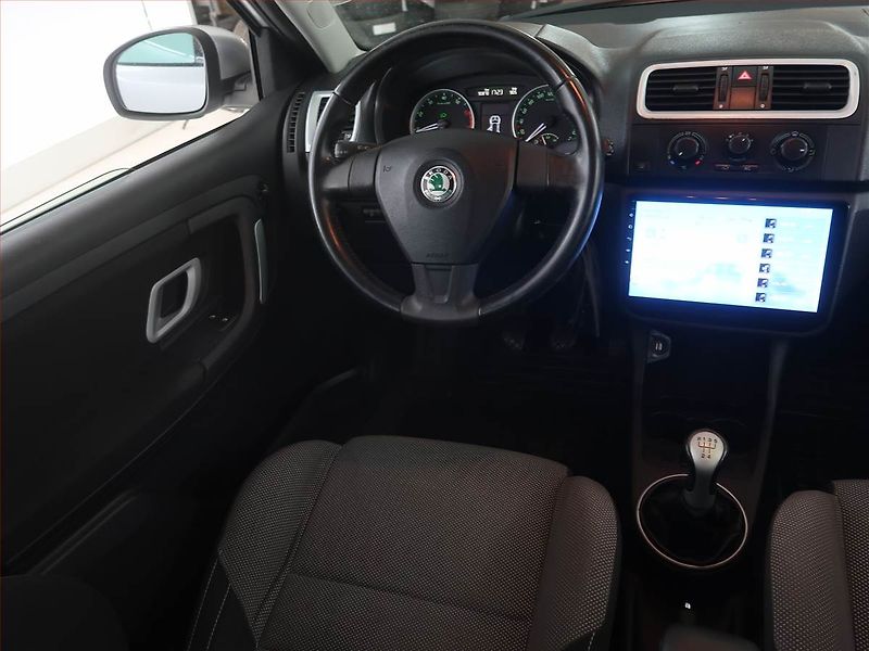 Škoda Fabia (2009) 1.2, Park. senzory - fotka 7 z 17