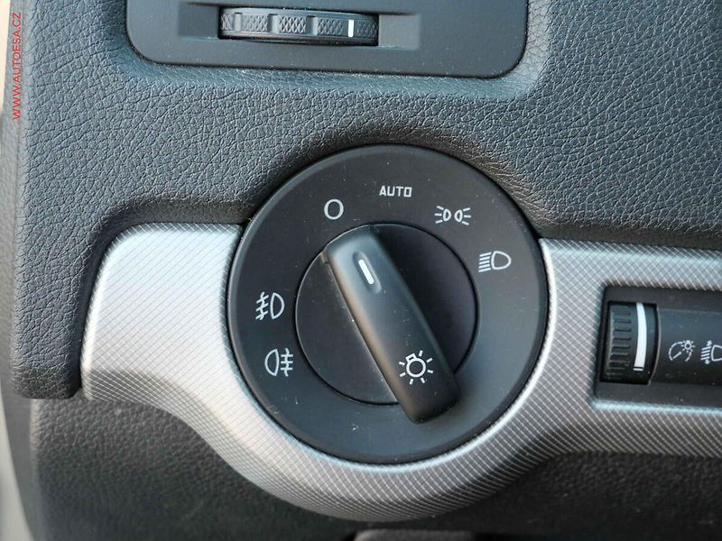 Škoda Octavia (2011) 1.6TDi, Elegance - fotka 14 z 23