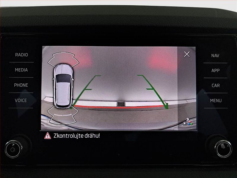Škoda Karoq (2022) Ambition 2.0 TDI - fotka 21 z 25