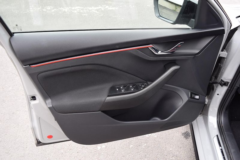 Škoda Scala (2021) 1.0TSI 81kw MONTE CARLO PANO  - fotka 22 z 48