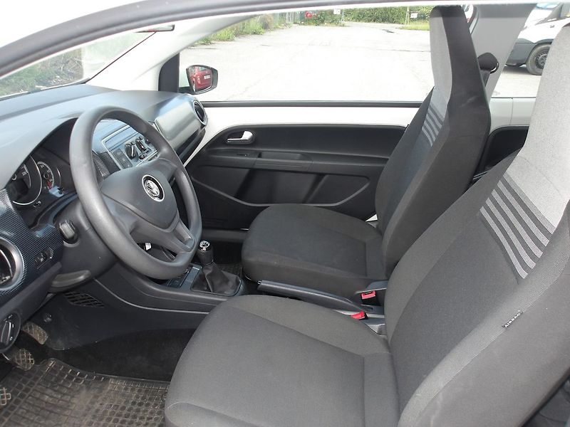 Volkswagen up! 1,0i Výbava Pěkny ! - fotka 15 z 21