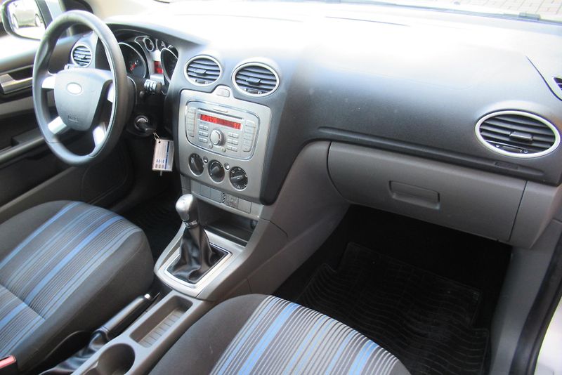 Ford Focus 1.4i KLIMA SADA KOL - fotka 14 z 21