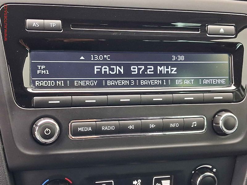 Škoda Rapid (2014) 1.6 TDi, Elegance, xenon - fotka 15 z 17