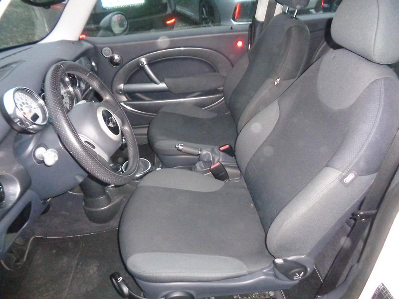 Mini Cooper 1,6 - fotka 19 z 20