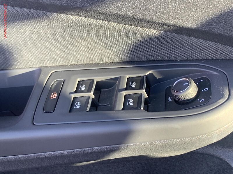 Volkswagen Golf (2021) 2.0TDi, 1.maj,ČR, Life - fotka 20 z 22