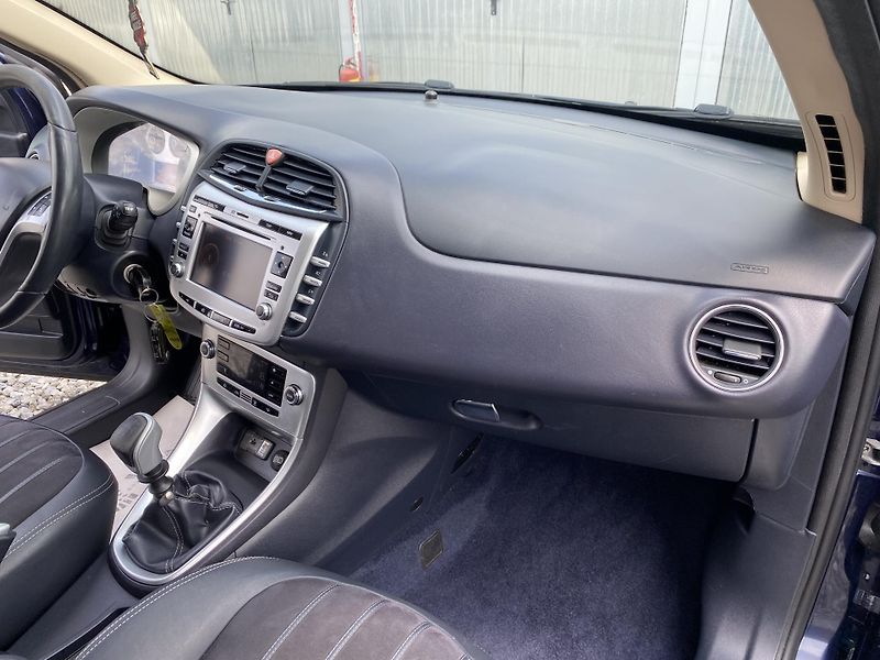Lancia Delta 2.0JTD 165PS SPORT NAVI SERVIS - fotka 138 z 169