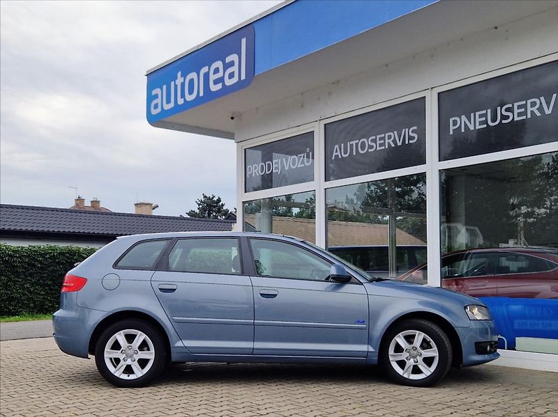 Audi A3 1,6 MPI SPORTBACK AUTOAC PANO - fotka 6 z 32